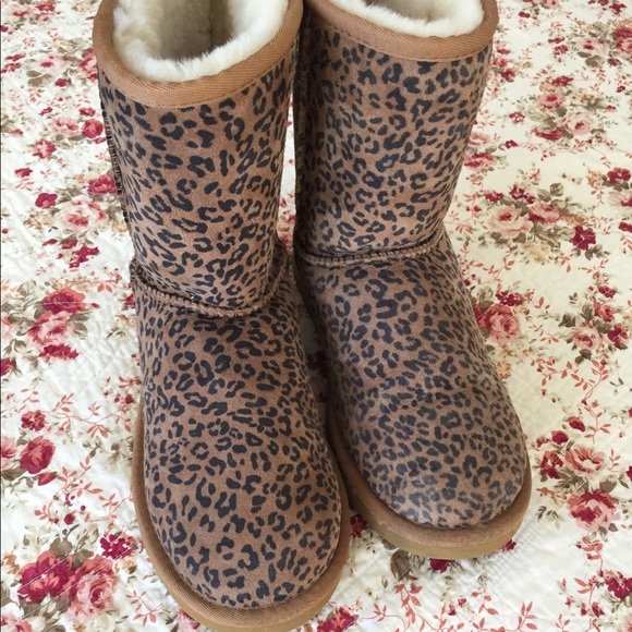 COZY STEP LEOPARD WATER REPELLENT LEATHER SHEEP SKIN BOOTS 7 NWOT - Picture 1 of 10